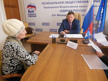 Жители Усть-Кута, Байкальска и Иркутска пришли на прием к депутату Борису Алексееву 
